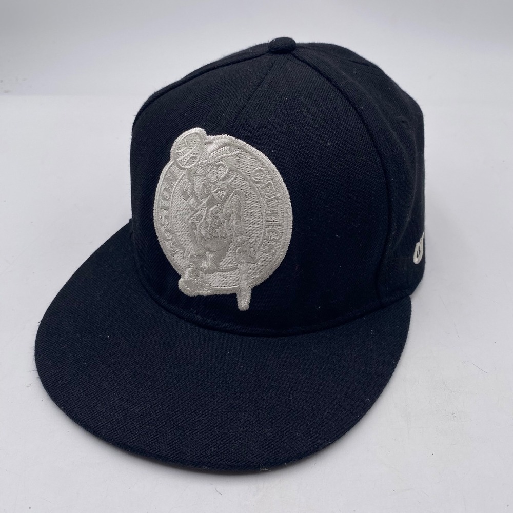 BOSTON CELTICS Ultra Game Snapback Hat Men OSFM Black White NBA Lucky Leprechaun
